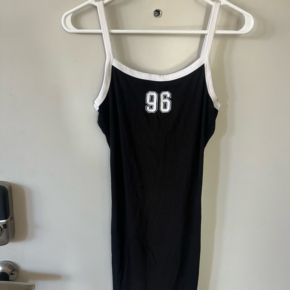 ✨Donating 10/1✨ Black and White Women's Dress